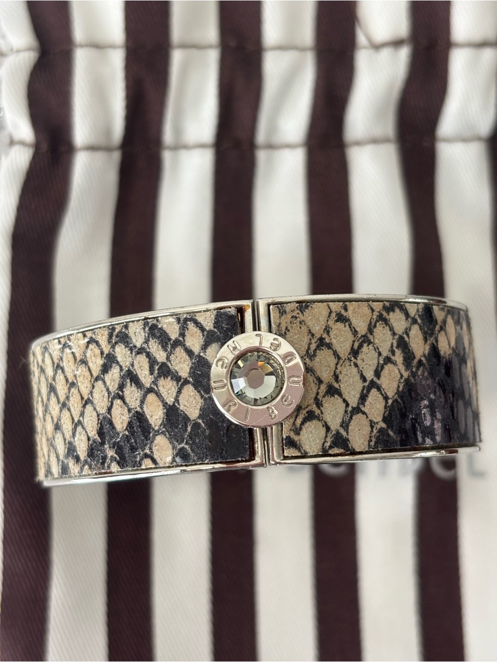 HENRI BENDEL SILVER TONE SNAKESKIN PRINT HINGED BANGLE BRACELET